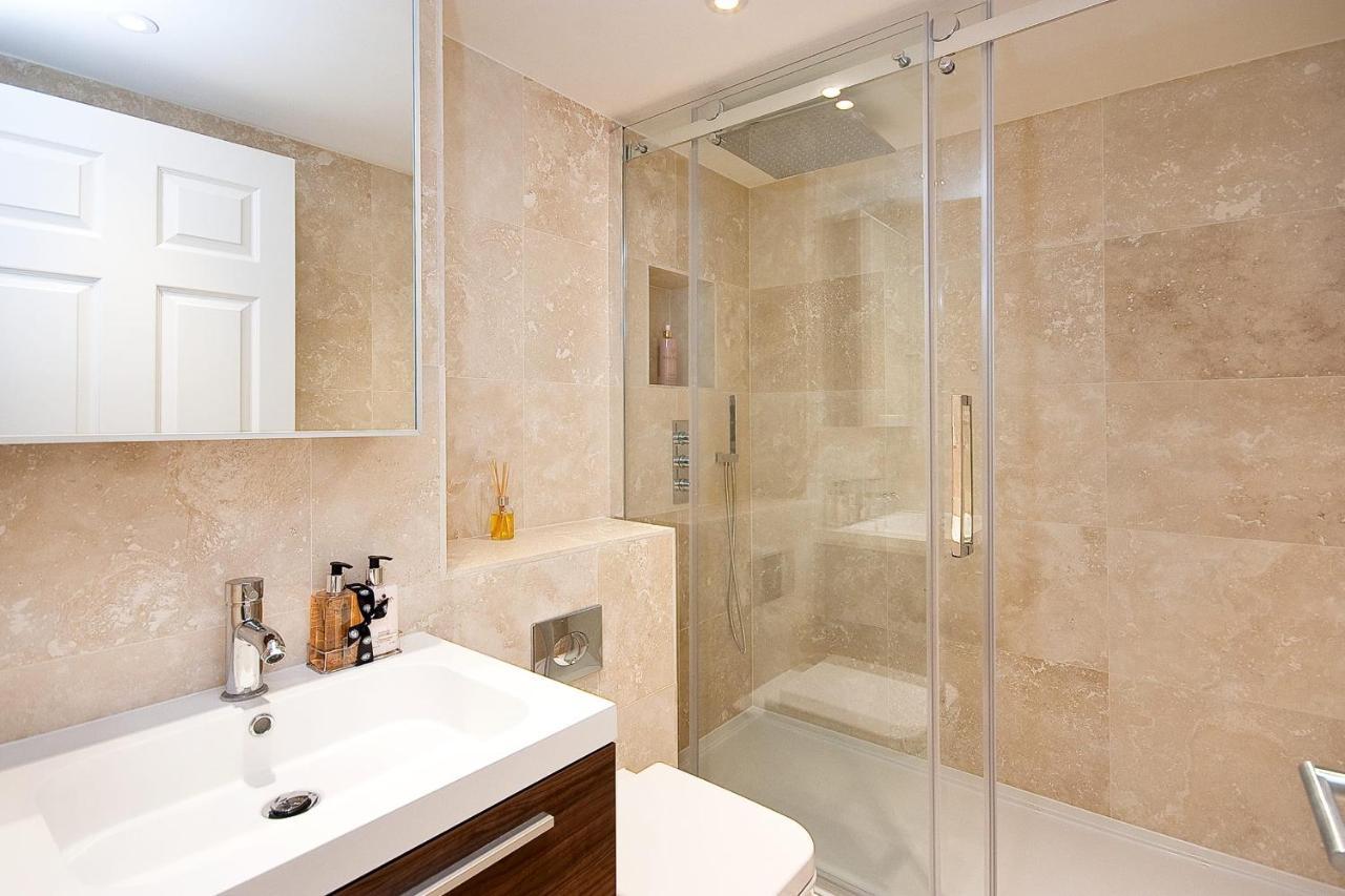 Stunning 2-Bedroom-Hosted By Sweetstay London Eksteriør billede